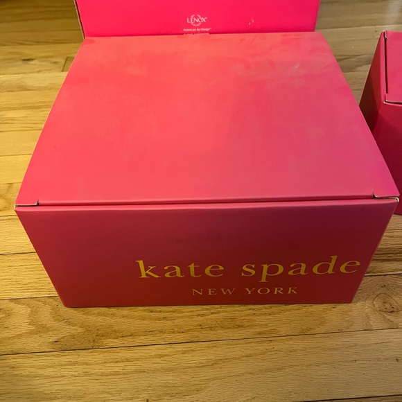 kate spade Larabie Road Platinum Serving Bowl - Picture 6 of 6